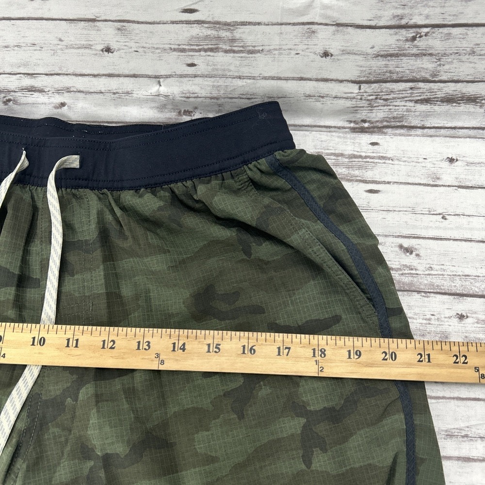 Vuori Stockton Shorts Mens L Camo Green Compression Lined Athletic Drawstring 6" - Picture 6 of 9